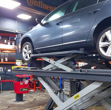  Vehicle Tire Center Adopts AMGO DX-4000A